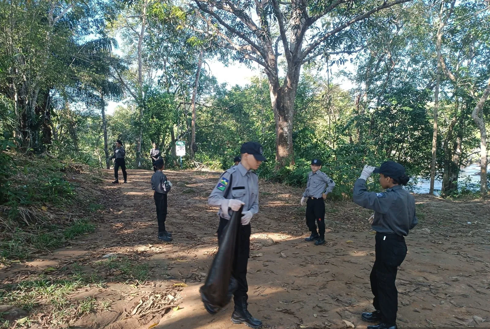 DESPERTANDO A SOCIEDADE - Polícia Ambiental realiza ações de reflorestamento em Machadinho D’Oeste na Semana do Meio Ambiente 